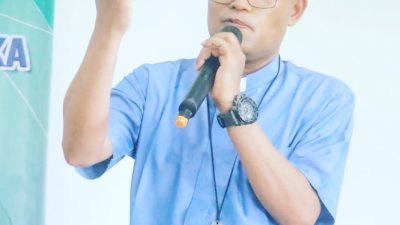 Dunia Membenci Kita