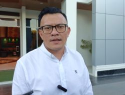 Diperiksa Kejati NTT, Fransisco Bessi Serahkan Bukti Dugaan Aliran Uang ke Oknum Jaksa 