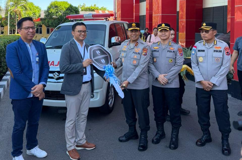 BRI Serahkan Ambulans untuk Polda NTT / foto: ist