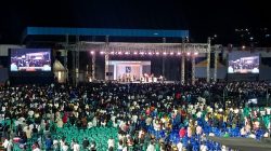 “Saat Teduh Bersama” Ps. Philip Mantofa di Kota Kupang Diserbu Ribuan Warga