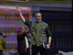 Stadion Oepoi Bergemuruh oleh Pujian, Ribuan Jemaat Ikuti KKR GMS Bersama Ps. Philip Mantofa