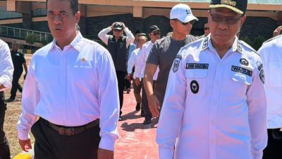 Mentan Amran didampingi Wagub NTT, Johni Asadoma saat berkunjung ke Alor, Sabtu, 8 Agustus 2026 / foto: istimewa
