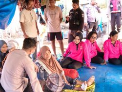 Kapolres Nagekeo Sambangi Pengungsi Gempa di Mbay, Lansia Dapat Pemeriksaan dan Obat