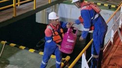 Akses Darat Terkendala, Pertamina Kirim Bantuan Rp42 Juta ke Reo Lewat Jalur Laut