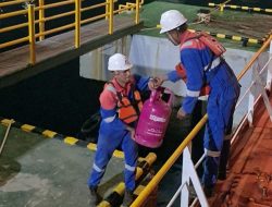 Akses Darat Terkendala, Pertamina Kirim Bantuan Rp42 Juta ke Reo Lewat Jalur Laut