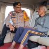 Polres Sikka Evakuasi Lansia Korban Gempa dari Palue ke Maumere dengan Helikopter
