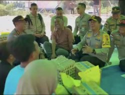 Kapolda NTT Rudi Darmoko Temui Korban Gempa di Ngada, Salurkan Bantuan dan Motivasi
