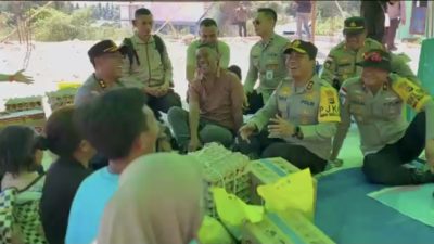 Kapolda NTT Rudi Darmoko Temui Korban Gempa di Ngada, Salurkan Bantuan dan Motivasi