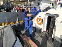 Polairud Polda NTT Antar Bantuan Gempa ke Pulau Papagarang, Warga Pesisir Tak Luput dari Perhatian