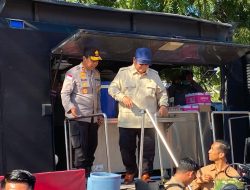 Prabowo Cek Dapur Lapangan Polri untuk Pengungsi Gempa di Nagekeo