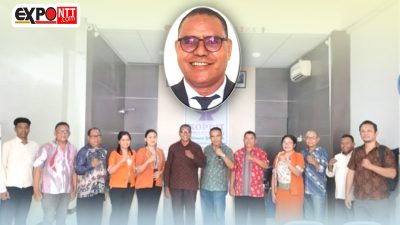 Ketua Koperasi Swasti Sari Yohanes Sason Helan dan Para Wakil Ketua dan Bendahara Bertemu GM Koperasi Swasti Sari Dan Semua Karyawan Yang Menyambut Sukacita