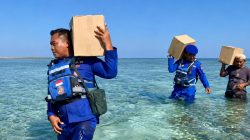 Bantuan Polri Tembus Pulau Sukun, 146 Paket Sembako Dikirim Lewat Laut