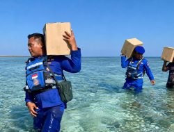 Bantuan Polri Tembus Pulau Sukun, 146 Paket Sembako Dikirim Lewat Laut