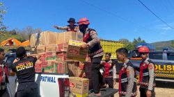 Peduli Pendidikan Anak Korban Gempa, Polda NTT Salurkan Seragam, Sepatu dan Tas ke Ende