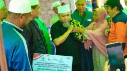 Gubernur Bengkulu Serahkan Bantuan Korban Gempa Flores di Mbay
