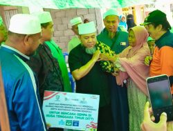 Gubernur Bengkulu Serahkan Bantuan Korban Gempa Flores di Mbay