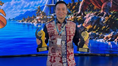Wali Kota Kupang, dr. Christian Widodo saat menerima penghargaan untuk Kota Kupang dari Kemendagri dalam ajang Apresiasi Pemerintah Daerah Berprestasi 2026 Batch II Regional Maluku-Nusa Tenggara yang digelar Kementerian Dalam Negeri, Kamis, 17 September 2026 / foto: istimewa