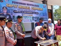 Kapolda NTT Resmikan Ruang Kelas Baru di SMPTK Imanuel Tuapakas