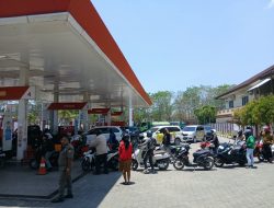 Pasokan BBM Kembali Normal, Satpol PP Kota Kupang Pantau Antrean SPBU