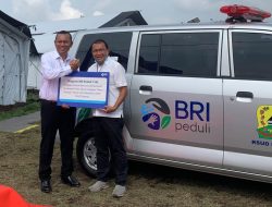 BRI Serahkan Ambulans untuk Perkuat Layanan Kesehatan di Manggarai